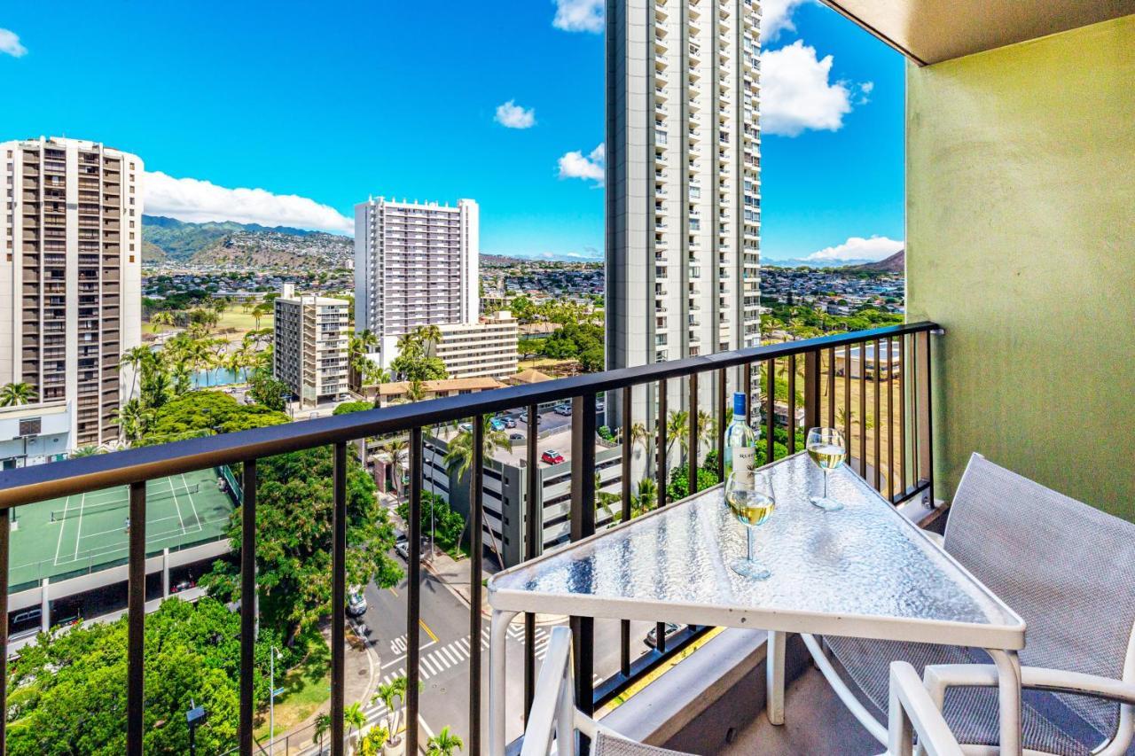 Mountain Views & Steps To Beach - Free Parking! Honolulu Exterior foto